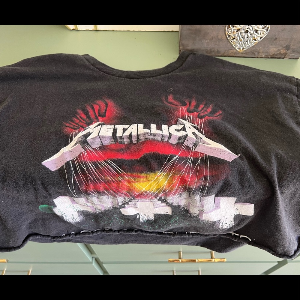 Vintage cropped Metallica shirt